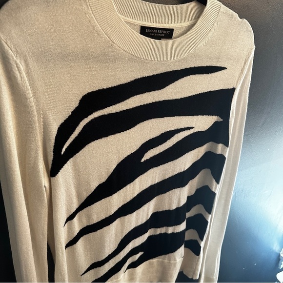 Banana Republic Silk Cashmere Blend Zebra Print Sweater | Size Small - Picture 3 of 6